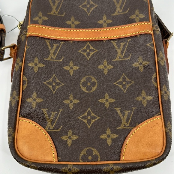 Authenticated Louis Vuitton Danube Crossbody - Picture 4 of 17